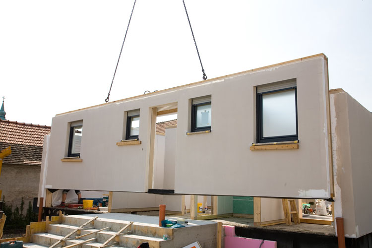Build prefabricated concrete house